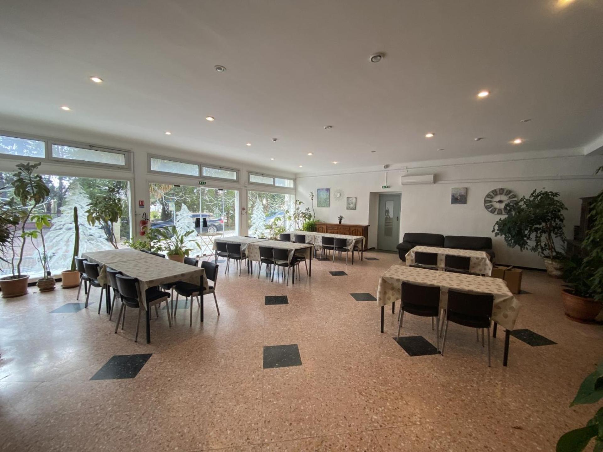Hotel Le Floreal Le Soler Bagian luar foto