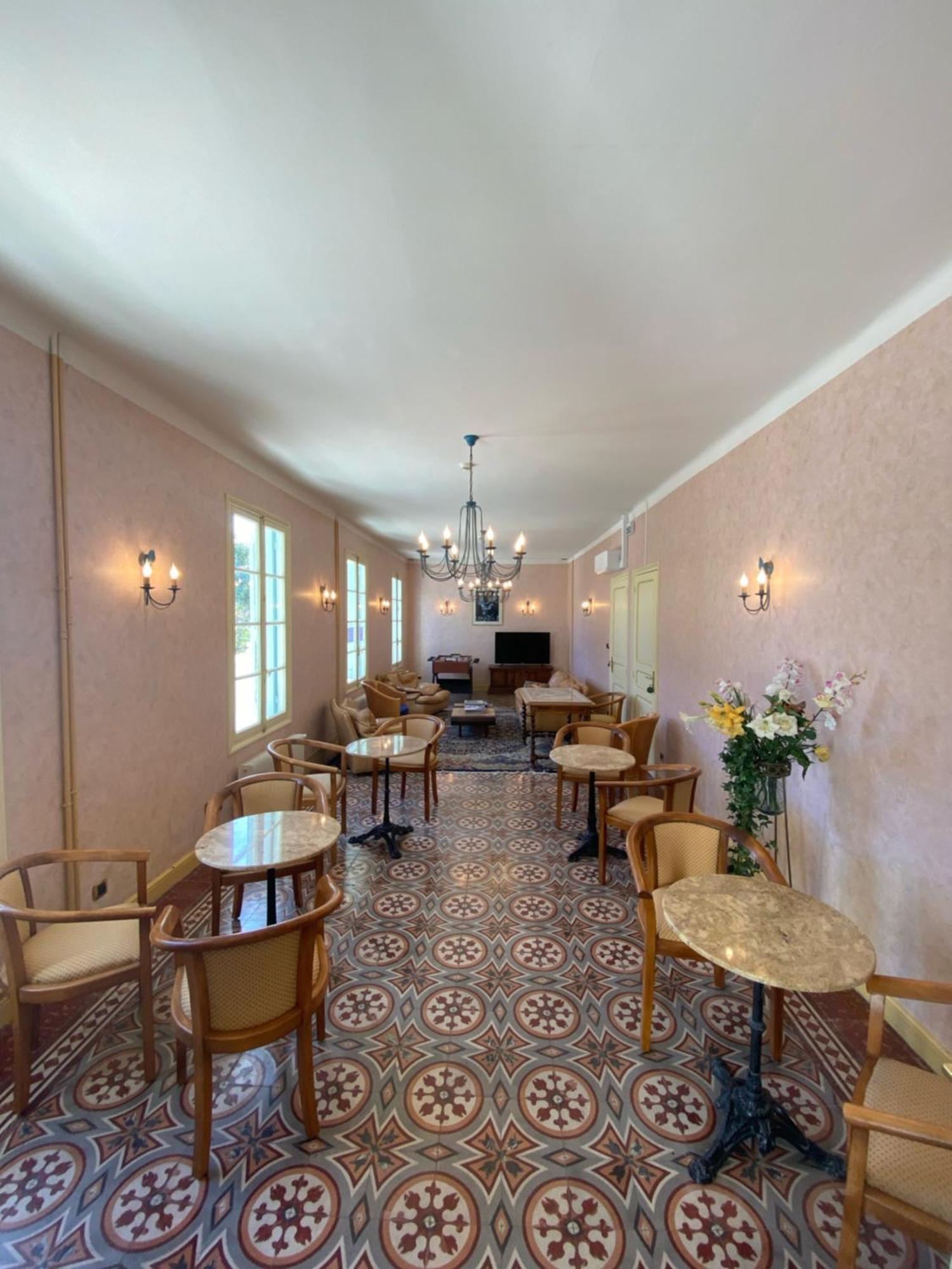 Hotel Le Floreal Le Soler Bagian luar foto